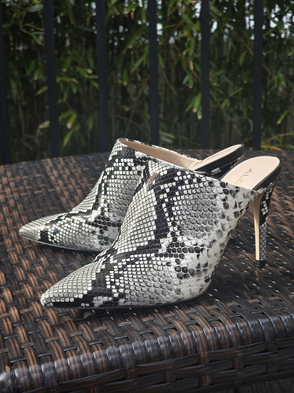 ALDO Womens Snake-Print Pointed Toe Pumps - White/Black